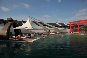 Гостиница Waterside Resort (In Xizha Scenic Area - ticket not included)  Цзясин